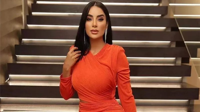 الفنانة جوري بكر