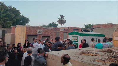 بعد مناشدة نشوى مصطفى.. على ماذا تدل كثرة الناس في تشييع الجنازة؟