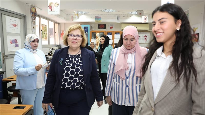 زيارة مساعدة وزير