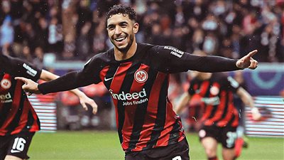 بقيادة عمر مرموش.. التشكيل الرسمي لفرانكفورت لمواجهة هولشتاين بالدوري الألماني