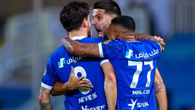 الهلال يكتفي بثلاثية أمام الاتحاد في الشوط الأول بالدوري السعودي 