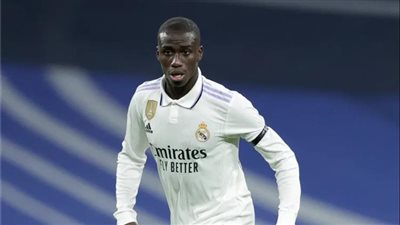 كارلو أنشيلوتي يؤكد تجديد عقد فيرلاند ميندي مع ريال مدريد حتي 2027