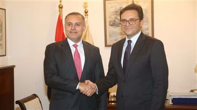 وزير الثقافة يستقبل السفير القطري لمناقشة سُبل تعزيز الإطار الثقافي للبلدين