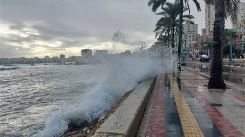 نوة رياح الصليب تضرب