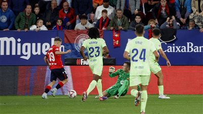 برشلونة يتأخر أمام أوساسونا بالشوط الاول من الدوري الإسباني