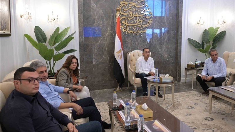 مصطفى مدبولي يتابع