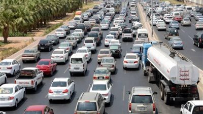 نشرة المرور اليوم.. كثافات مرورية بغالبية محاور وميادين القاهرة والجيزة 