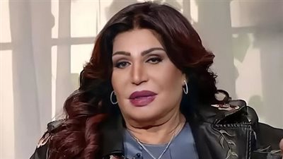 نجوى فؤاد تثير الجدل لتأمينها على قدمها بمليون جنيه