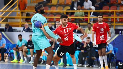 يد الأهلي يتقدم أمام برشلونة بنتيجة 18-15 في مونديال الأندية 