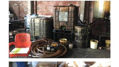 ضبط مدير مصنع يعيد تعبئة زيوت السيارات والشحوم مجهولة المصدر بالدقهلية