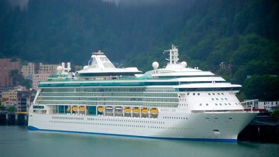 مرض مجهول يصيب 180 راكبًا على متن سفينة سياحية شهيرة (فيديو)