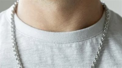 ما حكم لبس السلسلة الفضة للرجال؟ .. الإفتاء تجيب