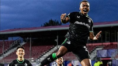 النيران الصديقة لجيرونا تقود فاينورد لتحقيق انتصار ثمين بدوري أبطال أوروبا 