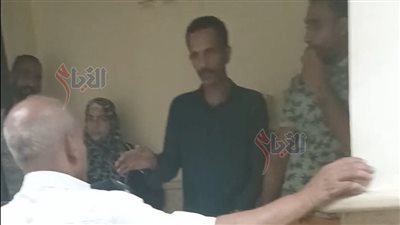 شقيق مؤمن زكريا يسانده في ثانية جلسات قضية السحر المفبرك (فيديو)