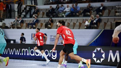 محمود الخطيب مهنئاً فريق اليد: الفوز على برشلونة إنجاز يحسب للاعبين