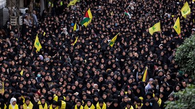 بدء مراسم تأبين حسن نصر الله .. الآلاف يحتشدون بمسجد الخوميني في طهران