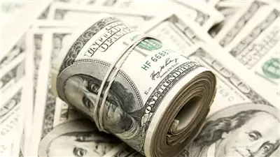 سعر الدولار اليوم السبت يصدم السوق السوداء.. صفقة رأس الحكمة السبب