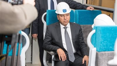 عودة الروح لسيناء..كامل الوزير يستقل أول قطار يعبر قناة السويس متجها إلى سيناء بعد توقف سنوات