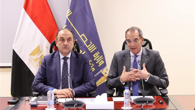 وزير الاتصالات -