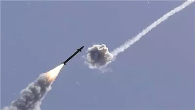 قصف صاروخي .. توقف الطيران الإسرائيلي بشكل مفاجئ وصافرات الإنذار تدوي