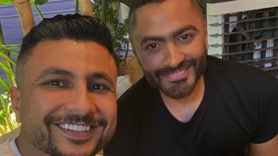 بعد أزمة فيلم التاروت .. البلوجر علي غزلان برفقة تامر حسني| صور