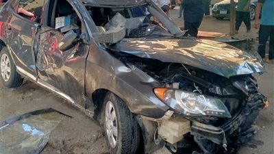 انقلاب سيارة من كوبري أكتوبر وشلل مروري أمام نادي السكة الحديد