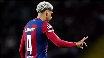 تقارير إسبانية تحدد موعد عودة رونالد أراوخو مدافع برشلونة للملاعب 