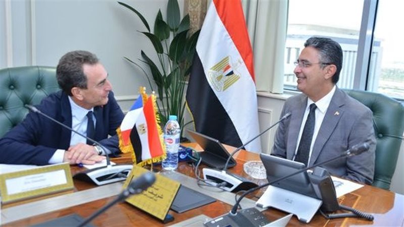 مناقشة التعاون بين