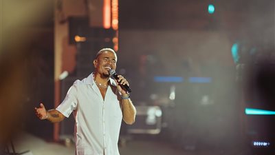 في عيد ميلاد الهضبة.. بكم تقدر ثروة عمرو دياب 2024؟