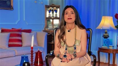 الراقصة دينا عن سر رشاقتها : باكل طيور ولحمة ضاني | فيديو