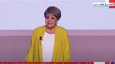 كنت خايفة جدا.. سناء منصور تتحدث عن لحظة وقوفها أمام الرئيس خلال الندوة التثقيفية