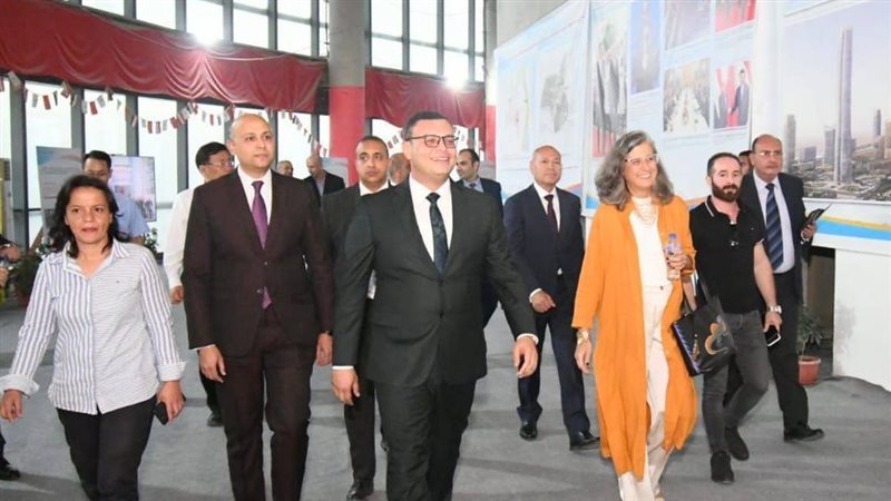وزير الإسكان يرافق