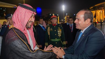 الرئيس السيسي يودع ولي العهد السعودي بعد انتهاء زيارته لمصر