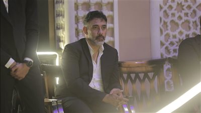  عزاء الشاعر أحمد علي موسى .. تامر حسين يصافح عمرو مصطفى رغم الخلاف .. (صور)