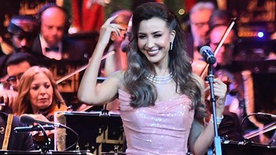 جنات تحيي «الليلة العمانية» بـ مهرجان الموسيقى العربية 2024 | فيديو