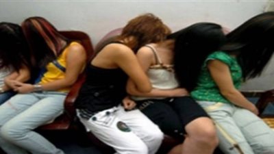 الساعة بـ 100 دولار والحسابة بتحسب .. قوادة البرازيل تسقط داخل شقة التجمع