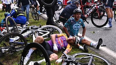 إصابات مروعة.. تفاصيل الحالة الصحية لـ7 لاعبين في حادث دهس بطريق مصر-الإسكندرية