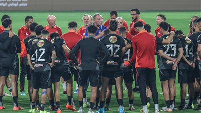 بعثة الأهلي تتجه إلى ملعب نهائي كأس السوبر المصري أمام الزمالك 