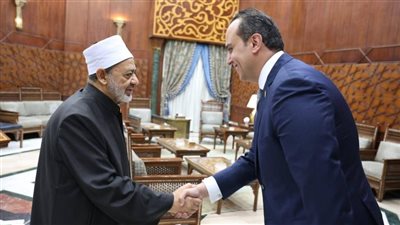 الإمام الطيب يوجه بتقديم الرعاية الصحية للمرضى غير المؤمّن عليهم من الفقراء