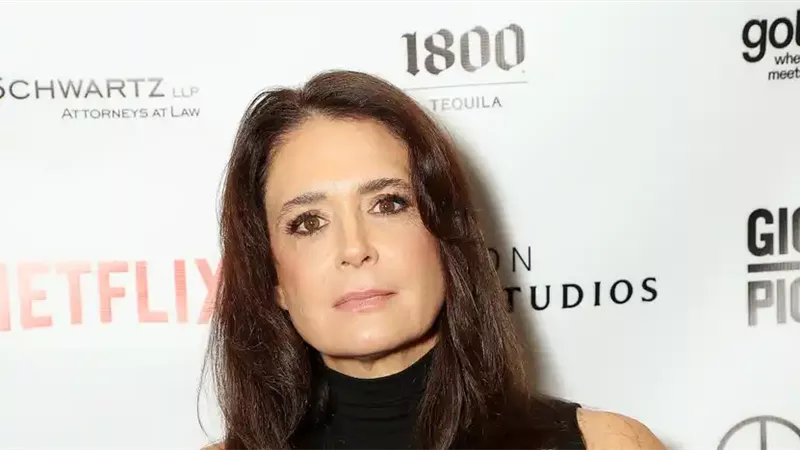 من هي عارضة الأزياء