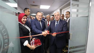وزير التعليم العالي يفتتح عددًا من المشروعات التعليمية والصحية بجامعة الإسكندرية 