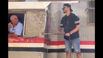 صعد على الجرار لتصوير فيديو .. أول إجراء من النقل ضد يوتيوبر الجبل الأصفر 