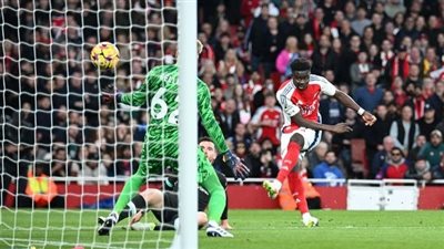 ساكا يفتتح التسجيل في مباراة أرسنال وليفربول في قمة الدوري الإنجليزي (فيديو)