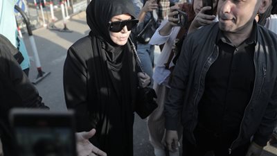 جنازة الفنان حسن يوسف تنطلق من مسجد الشرطة.. ميرفت أمين بين المعزين