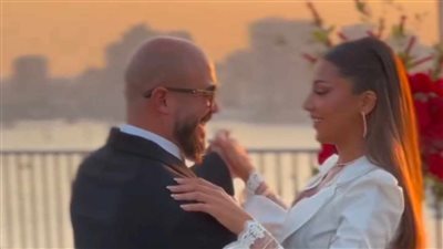 بالصور.. محمود العسيلي يفاجئ جمهوره بحفل زفافه في أجواء عائلية