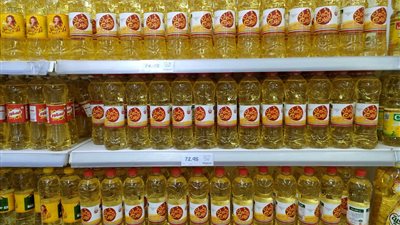 أسعار الزيت اليوم الخميس في الأسواق.. عباد الشمس بـ 90 جنيه