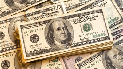 سعر الدولار اليوم الجمعة أمام الجنيه المصري في البنوك.. اعرف بكام