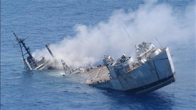 فرق الإنقاذ تبحث عن ناجين.. غرق باخرة مصرية قبالة شاطئ مدينة طبرق الليبية