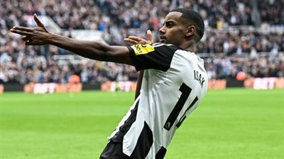 نيوكاسل يصدم ليفربول بشأن ألكسندر إيزاك (تفاصيل)