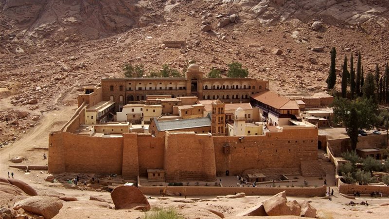 ماذا يحدث في دير